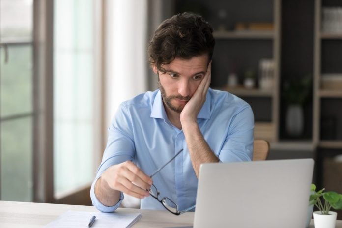 Αγαπούν την αυτοφροντίδα, απεχθάνονται τις αγγαρίες, χρειάζονται δουλειά: Η «ανεπίδεκτη απασχολήσεως» γενιά