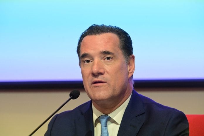 Αδ. Γεωργιάδης: «Έβαλα μαλλιά, έχω κάνει μπότοξ, βάζω πολύ ωραίες κρέμες» (Βίντεο)