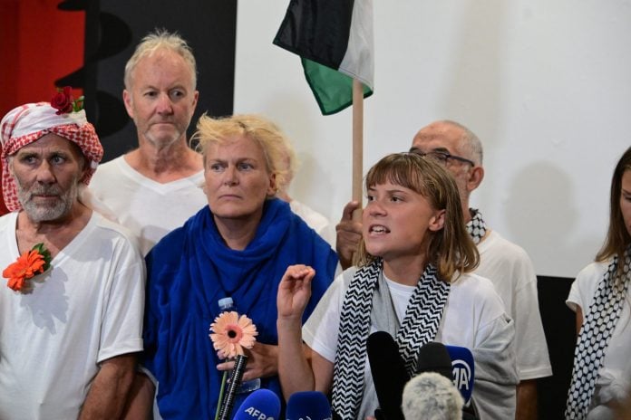 Γκρέτα Τούνμπεργκ από την Αθήνα: Ζούμε γενοκτονία σε live μετάδοση [video]