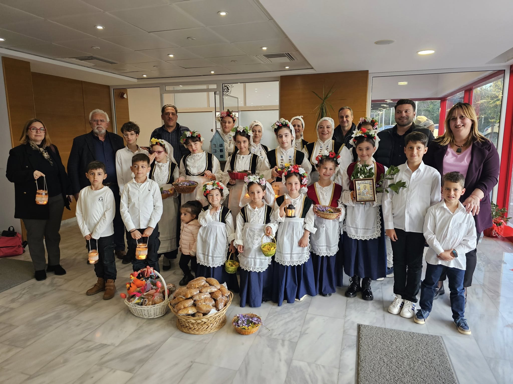 Οι μικροί Heterronymous αναβίωσαν τα “Λαζαράκια” στην Αμαλιάδα