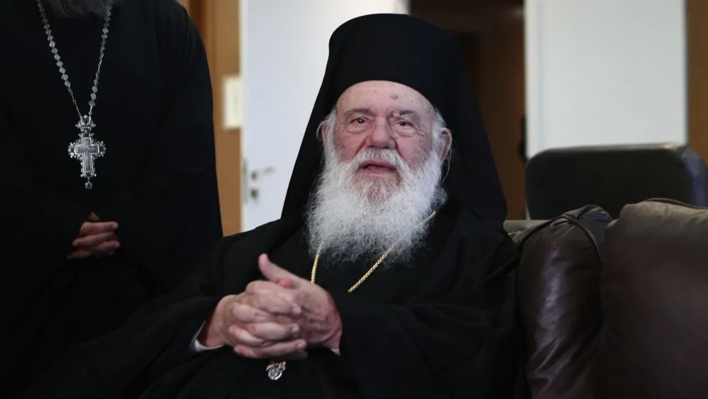 Ιερώνυμος σε συνέντευξη στο ακροδεξιό Breitbart: “Ο Τραμπ ωφελεί τον κόσμο”