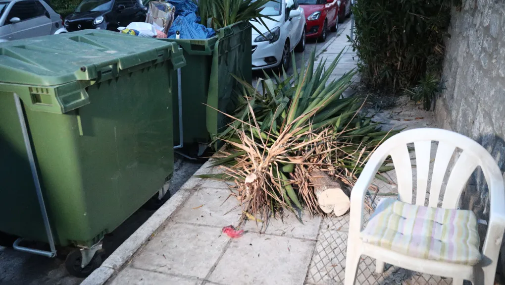 Αναπάντητα ερωτήματα για το βρέφος που βρέθηκε δίπλα σε κάδο