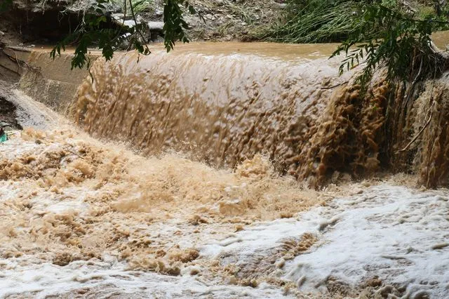 Κακοκαιρία: Πλημμύρισαν δρόμοι στην Κέρκυρα – Σφοδροί άνεμοι σε Κοζάνη και Ιωάννινα [videos]