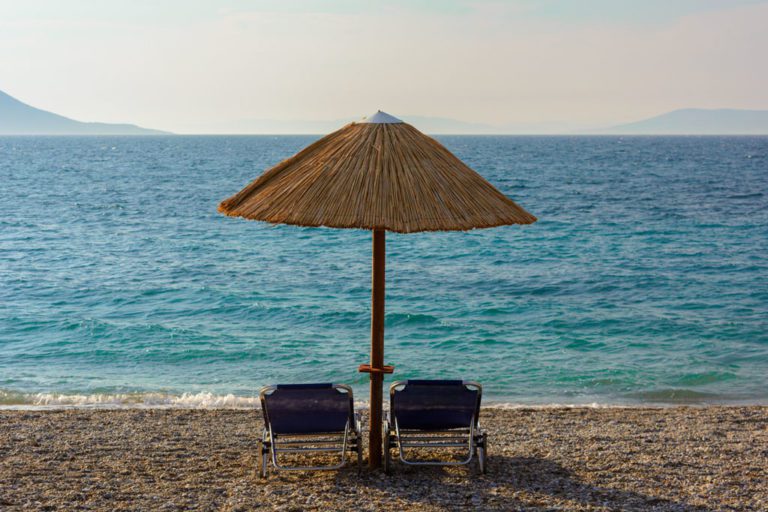 ΙΕΛΚΑ: Το 52% των Ελλήνων δεν θα πάει διακοπές φέτος – Πού στρέφεται το 48%