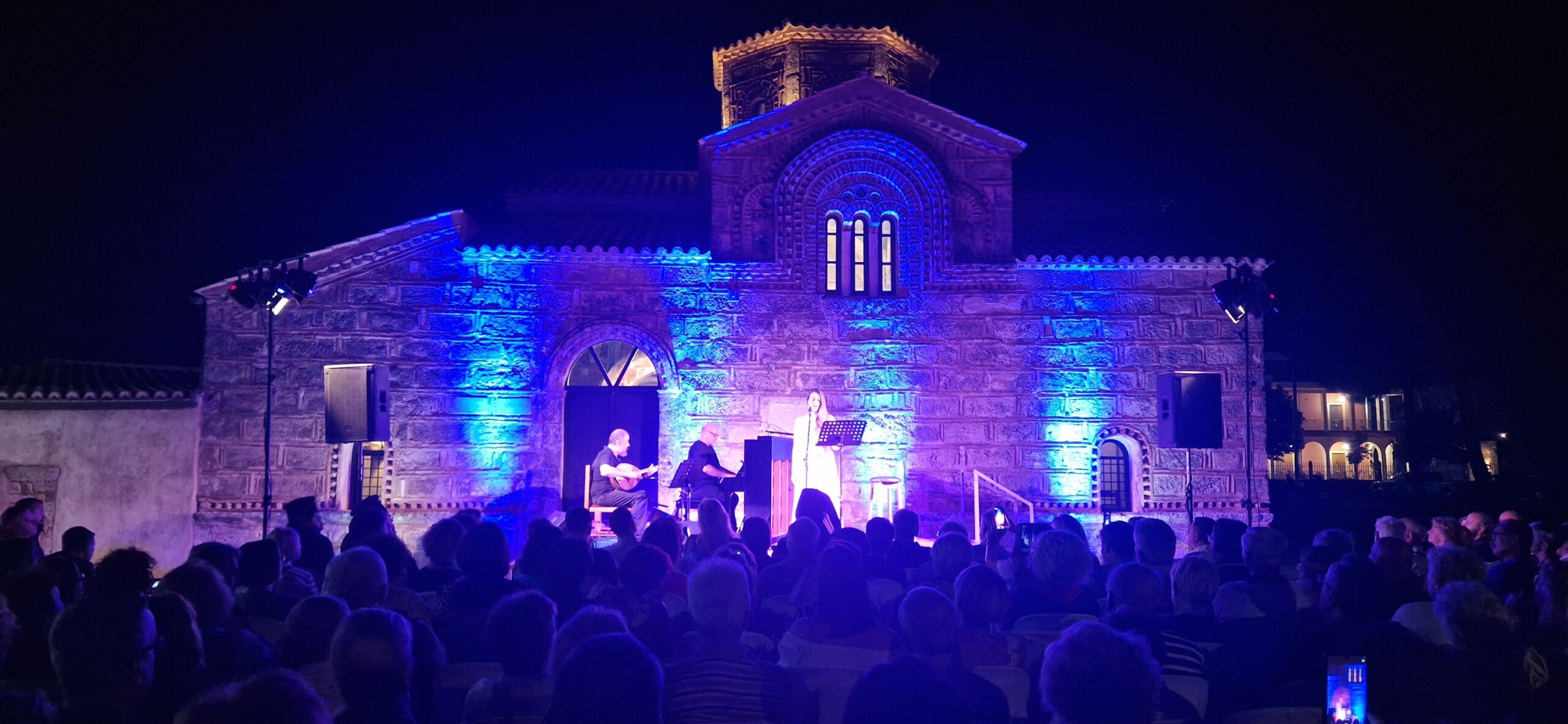 Συναυλία – Αφιέρωμα στον Μίκη Θεοδωράκη στον Προαύλιο Χώρο της Παναγίας Καθολικής Γαστούνης