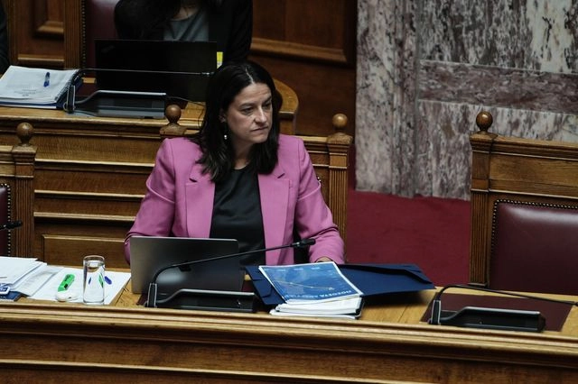 Πέρασε το αντεργατικό νομοσχέδιο Κεραμέως