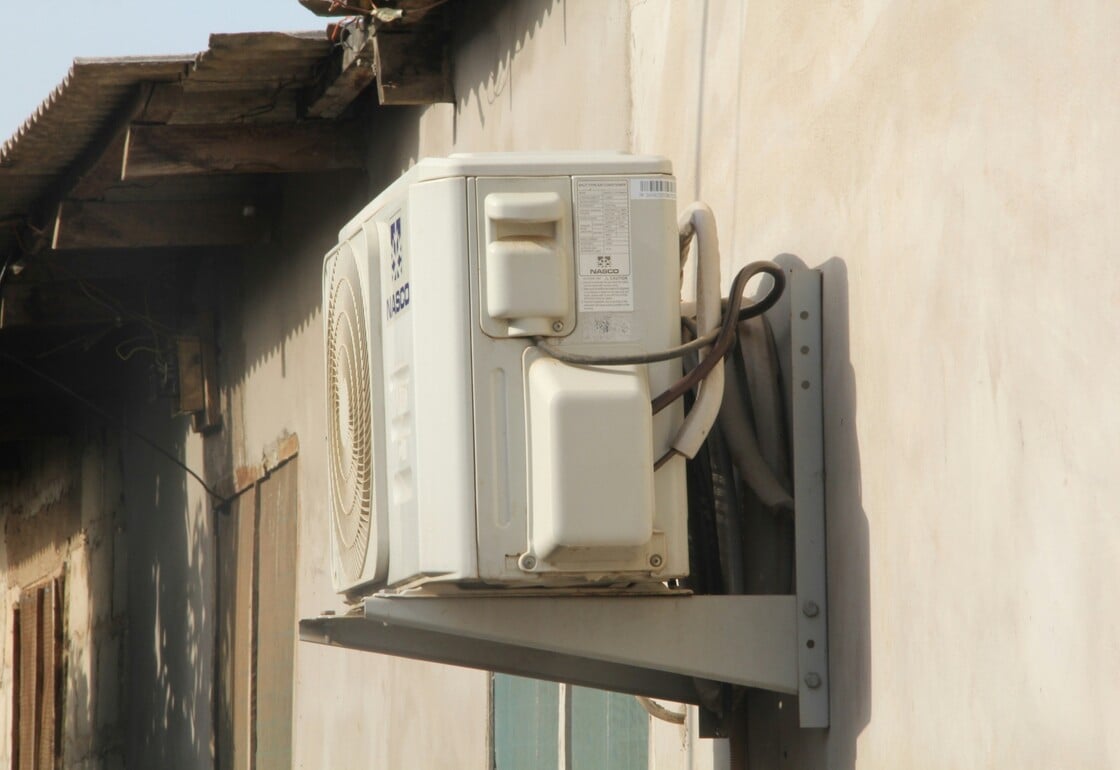 Κλιματιστικό: Να μένει ανοιχτό όλη μέρα ή να το κλείνουμε και να το ξανανοίγουμε;