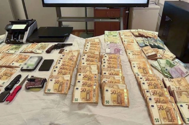 Κύκλωμα λαθρεμπορίας καυσίμων: “Πείραζαν” τη βενζίνη με διαλυτές από το εξωτερικό