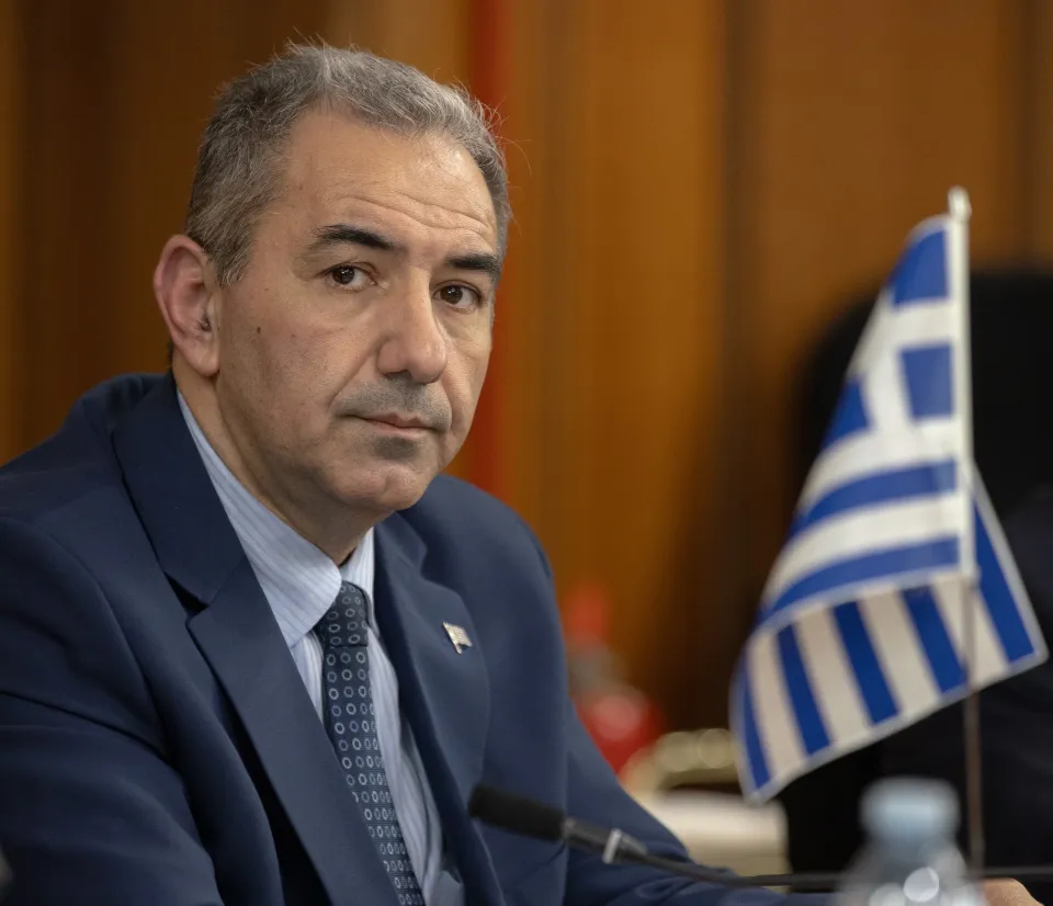 Υβριδική απειλή το μεταναστευτικό – Ο ρόλος της Τουρκίας στη Λιβύη και η μεταστροφή Χαφτάρ