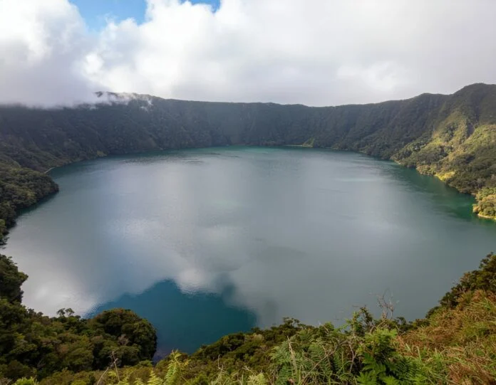 Η λίμνη που σκότωσε 1.700 ανθρώπους σε μία νύχτα – με μία ανάσα