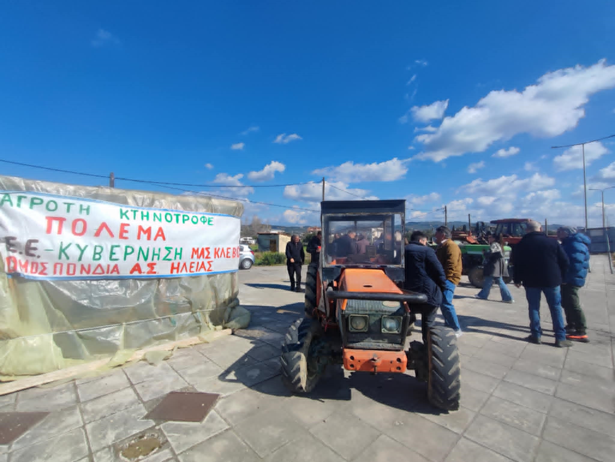 Νέα μηχανοκίνητη πορεία αγροτών χθες στον Πύργο από το μπλόκο της Αγίου Γεωργίου