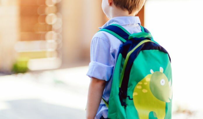 Σταματήστε να ρωτάτε «Πώς ήταν το σχολείο σήμερα;» – 7 ερωτήσεις που χτίζουν ψυχικά δυνατά και επιτυχημένα παιδιά