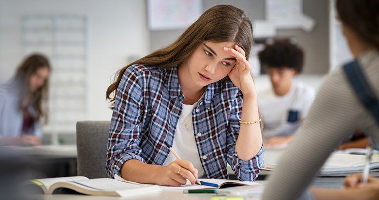 Εκτός ΑΕΙ 1 στους 3 από τα ΓΕΛ & 1 στους 2 από τα ΕΠΑΛ! 