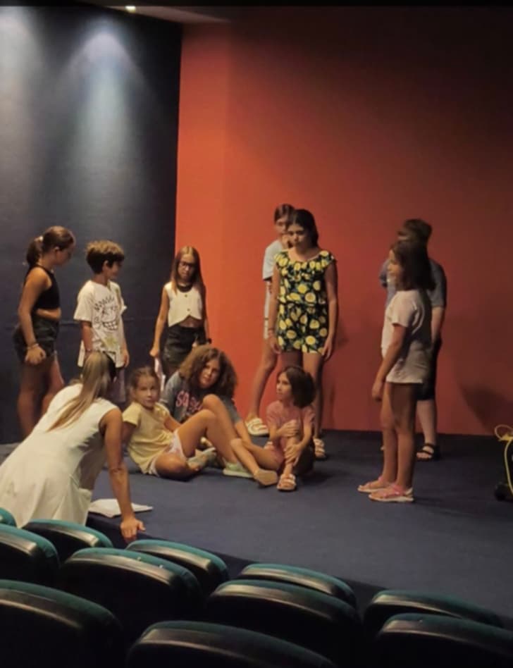 Μικροί μαθητές σηκώνουν αυλαία για έναν κόσμο χωρίς φόβο