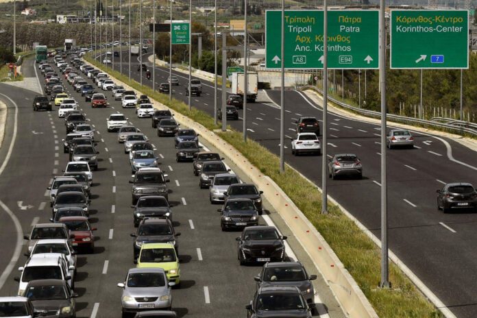 Σε ισχύ ο νέος ΚΟΚ από σήμερα: Αυστηρότερες ποινές για κινητό, ταχύτητα και αλκοόλ – «Η δεύτερη φορά δεν συγχωρείται»