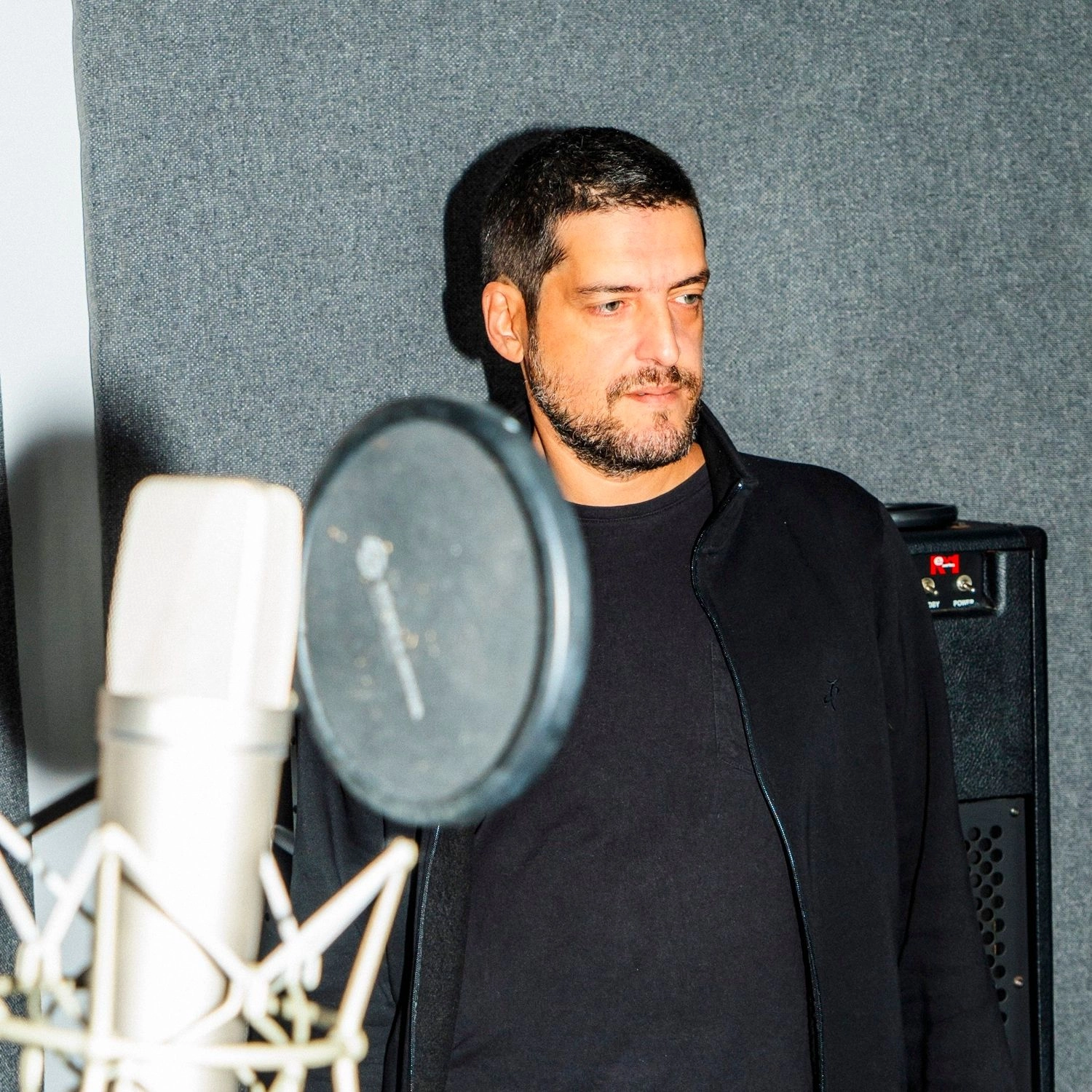 Γιώργος Παυλίδης: Πορεία στην ανεξάρτητη σκηνή – Από τους “Χάσμα” στους “Πεθαίνουν στο Τέλος”