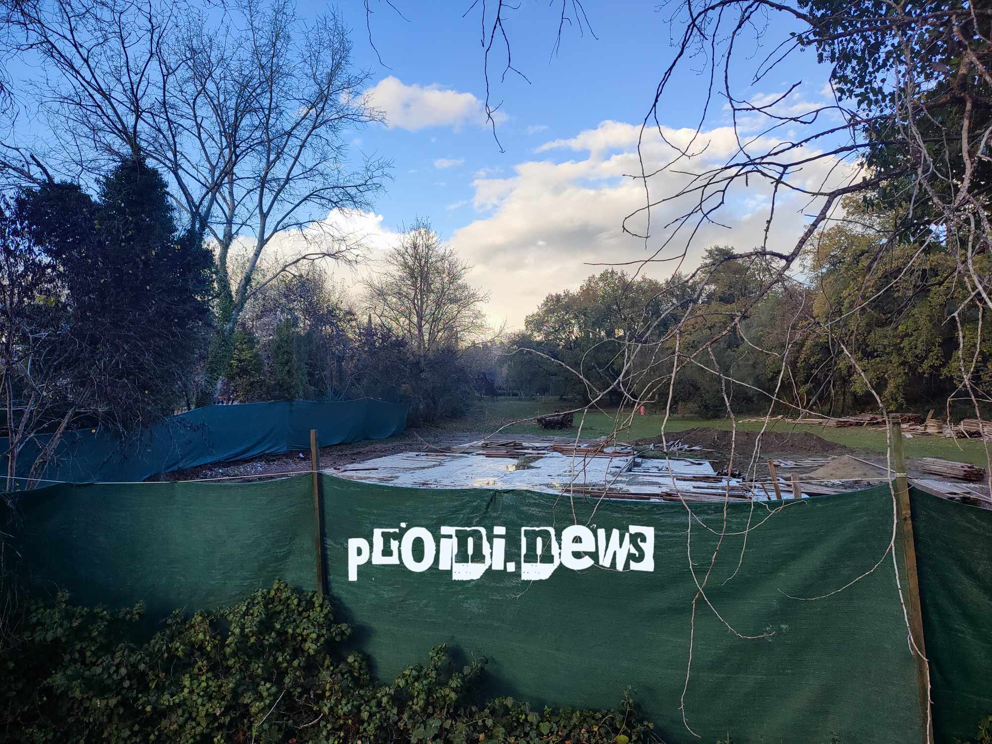 “Συζητήσεις” έχει προκαλέσει στην Ολυμπία το νέο κτίριο των Πωλητηρίων του ΟΔΑΠ από το Υπουργείο Πολιτισμού που βρίσκεται υπό ανέγερση