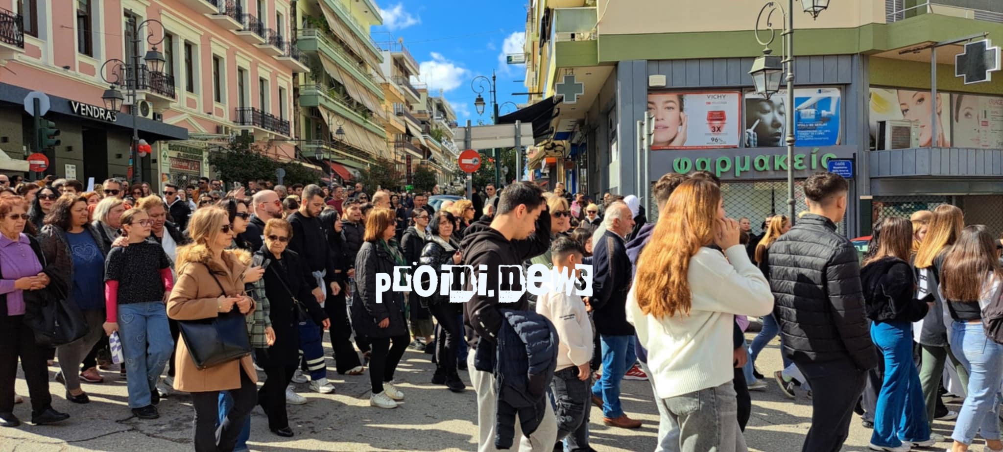 Πύργος: Χιλιάδες κόσμου στην πορεία προς τον Σιδηροδρομικό Σταθμό [upd]