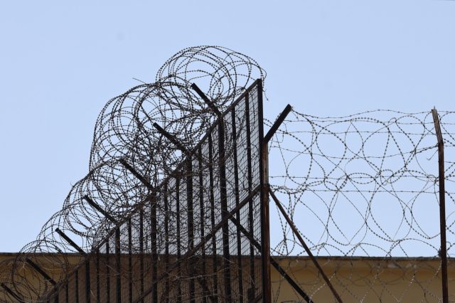 Γαλλία: Kρατούμενος για ληστεία μετά φόνου απελευθερώθηκε κατά λάθος λόγω… συνωνυμίας