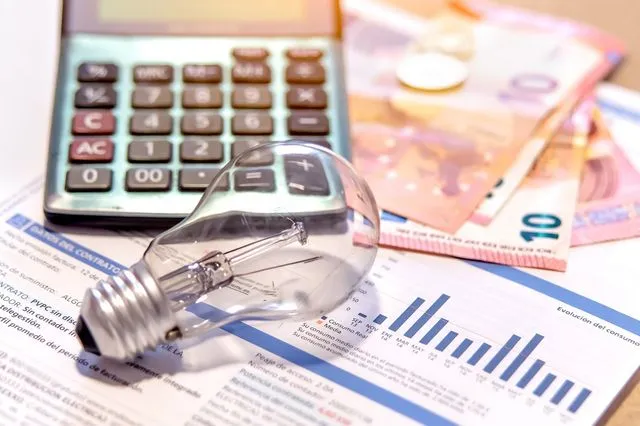 Επιδότηση ρεύματος σε επιχειρήσεις: Ανοίγει αύριο η πλατφόρμα – Τα ποσά και οι δικαιούχοι