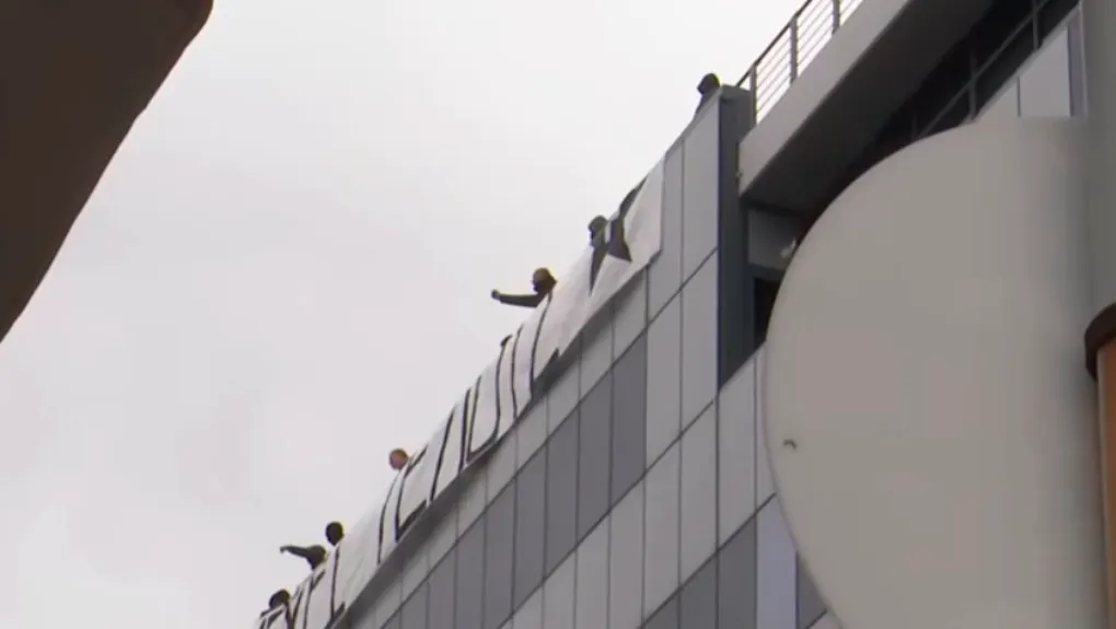 Παρέμβαση Ρουβίκωνα στα γραφεία της Hellenic Train