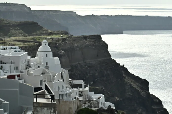 Ευρωμεσογειακό: Σημαντική αλλαγή στο σεισμικό μοτίβο στην Σαντορίνη και ασυνήθιστοι θόρυβοι