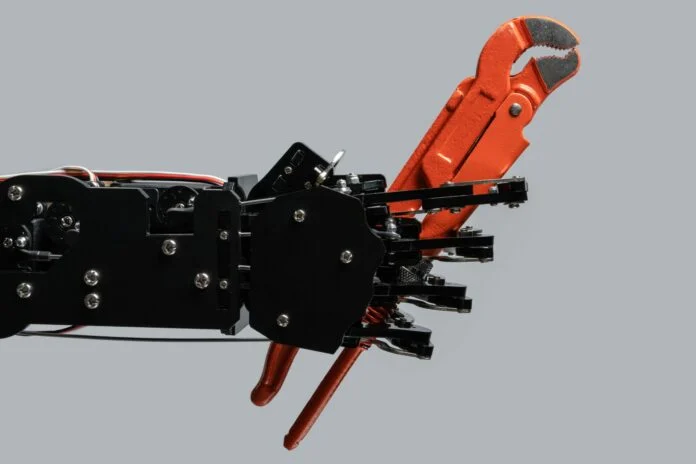 «Γίνε υδραυλικός» λέει ο νονός της ΑΙ – Είναι όντως αυτό το επάγγελμα του μέλλοντος;