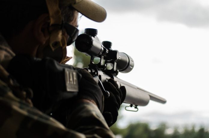 «Σαφάρι θανάτου» στο Σαράγεβο: Φρικιαστικές καταγγελίες στην Ιταλία για πλούσιους που πλήρωναν να πυροβολούν αμάχους