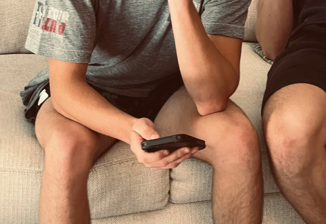 Ευρωκοινοβούλιο: Ενέκρινε ψήφισμα να απαγορευθεί η χρήση των social από παιδιά κάτω των 16 ετών