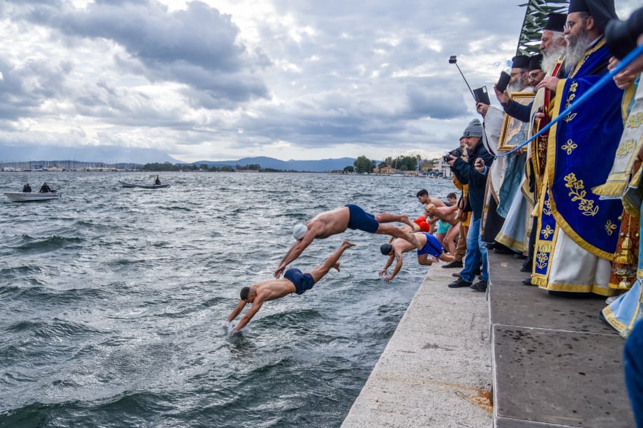 Θεοφάνια ή Θεοφάνεια: Ποια είναι η «προτιμότερη ορθογραφία» σύμφωνα με τον Μπαμπινιώτη