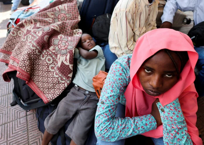 Η χειρότερη ανθρωπιστική κρίση στον κόσμο μαίνεται στο Σουδάν – Βομβαρδισμοί, απαγωγές παιδιών, τρόμος και λιμός