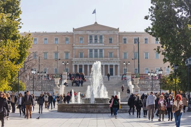 Δημοσκόπηση MRB: “Όχι” σε τρίτη θητεία Μητσοτάκη λένε 7/10 – Τι περιμένουν οι πολίτες από τον Τσίπρα