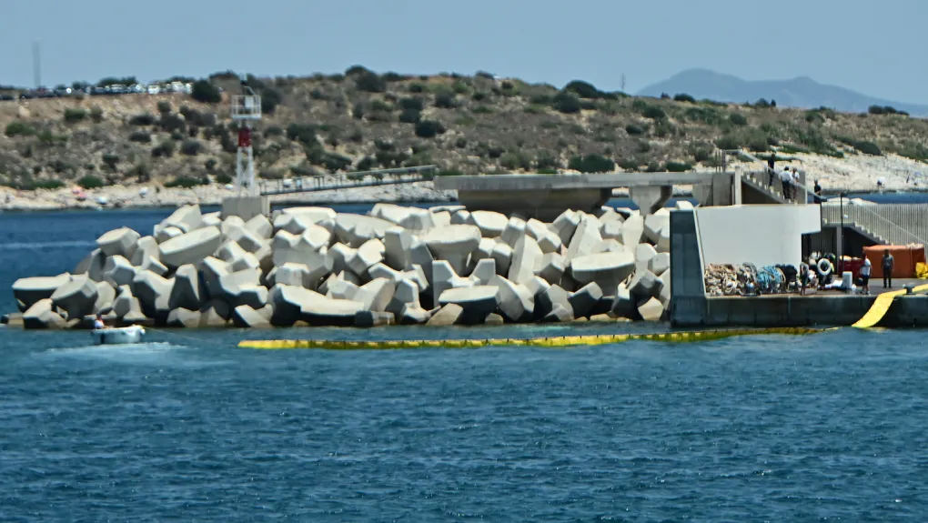 Πτώση ελικοπτέρου στην θάλασσα της Βουλιαγμένης