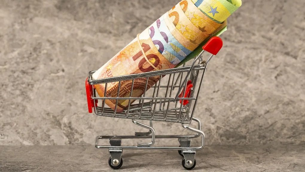 Κατεβάζει ταχύτητα η κατανάλωση