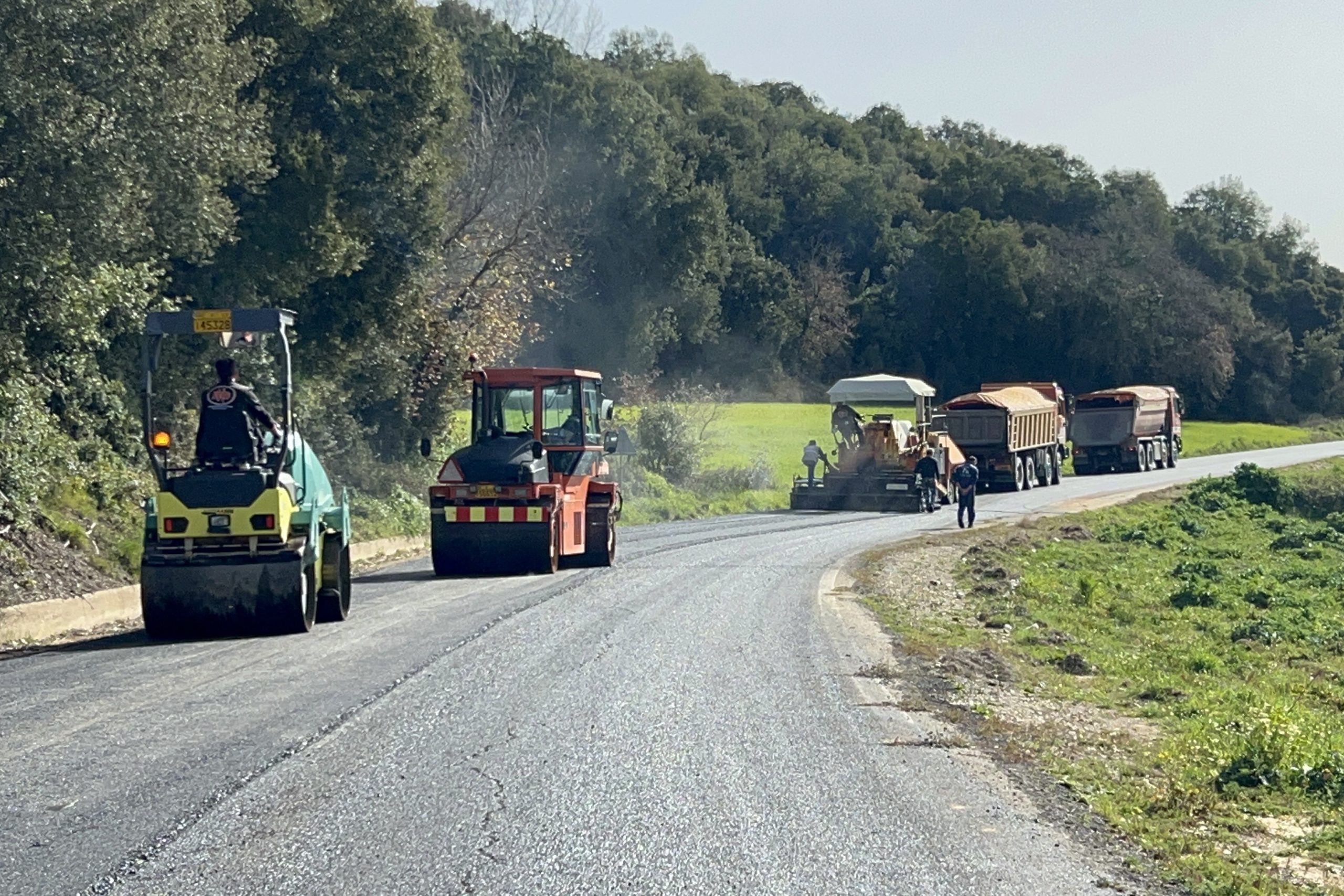 Δήμος Ανδραβίδας – Κυλλήνης: Εργασίες ασφαλτόστρωσης στην Επαρχ. Οδό από Μέλισσα έως Μπόρσι