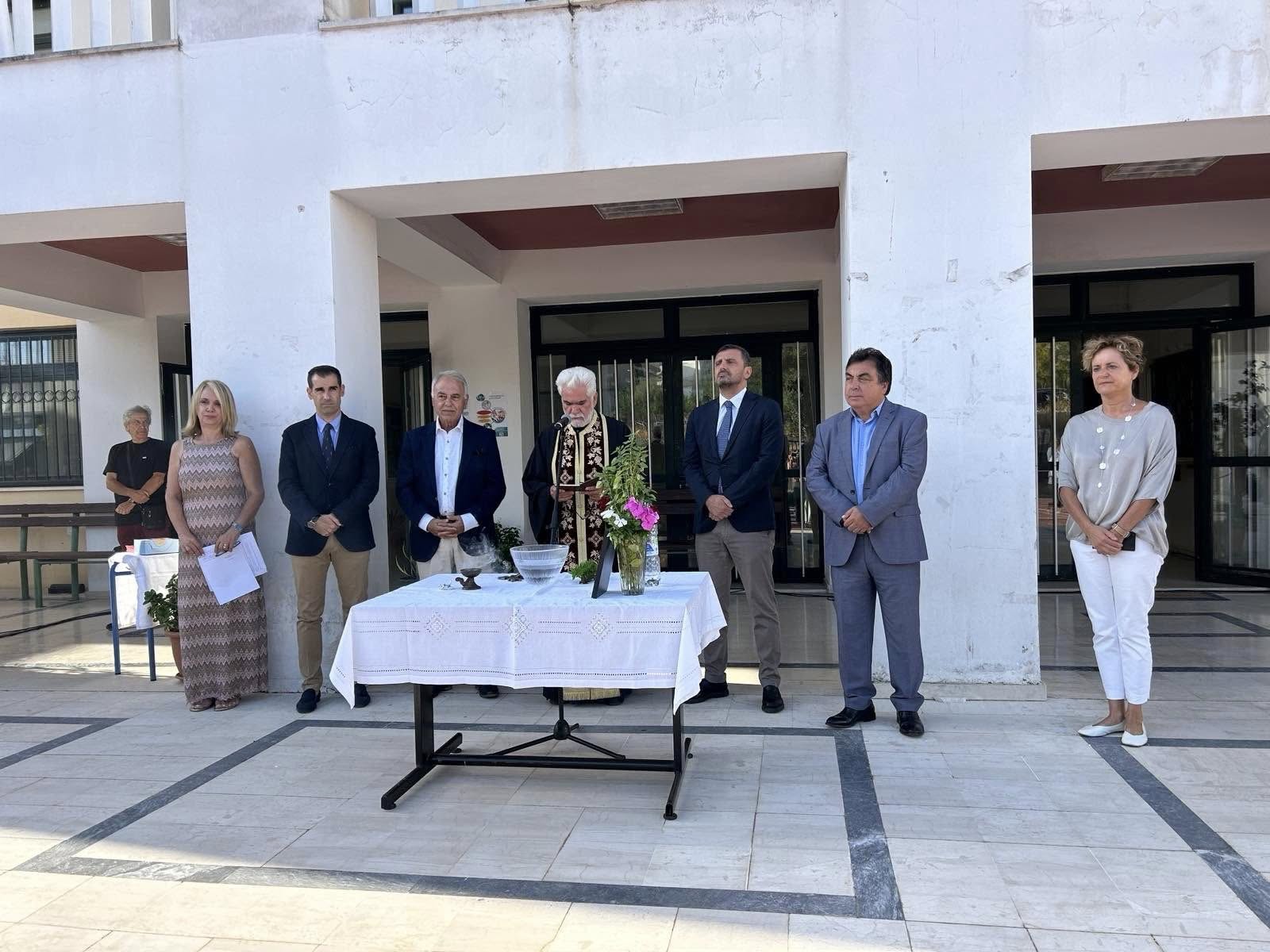 Στους αγιασμούς των σχολείων ο αντιπεριφερειάρχης Έργων & Υποδομών Β. Γιαννόπουλος