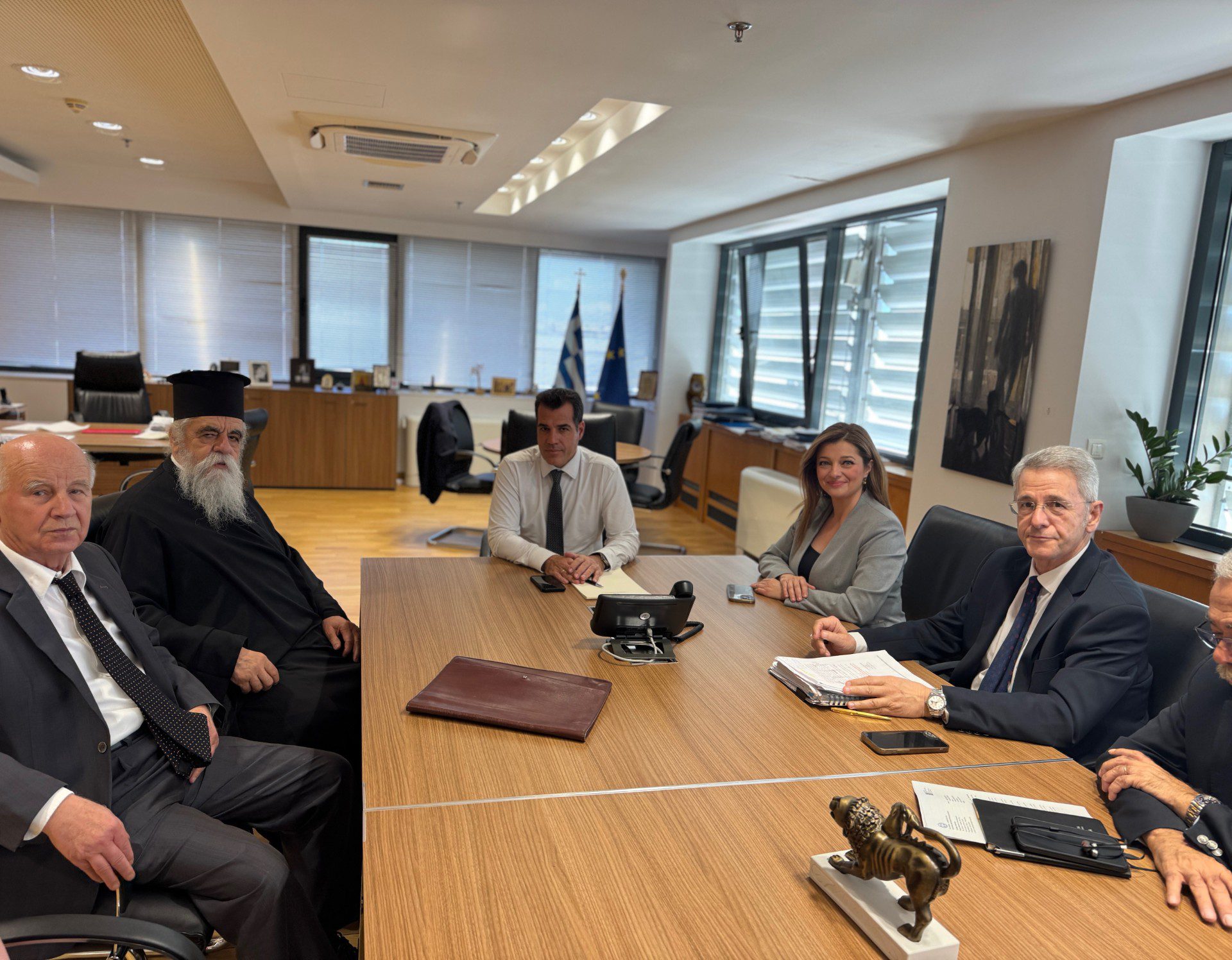 Συνάντηση του Μητροπολίτη Ηλείας, κ. κ. Αθανασίου και της Δ. Αυγερινοπούλου, με τον Υπουργό Μετανάστευσης και Ασύλου Θ. Πλεύρη