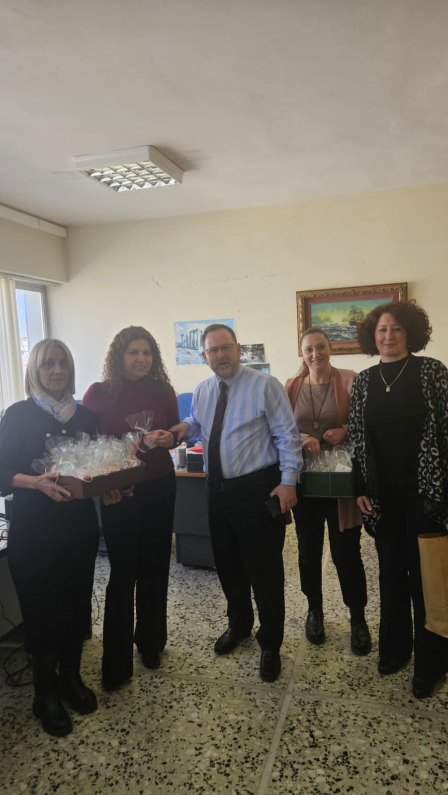 Συμβολικά δώρα από τον Ν. Κοροβέση στις γυναίκες της Π.Ε. Ηλείας