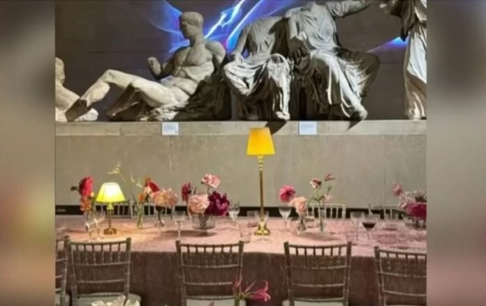 Απόψε τρώμε στης Καρυάτιδας