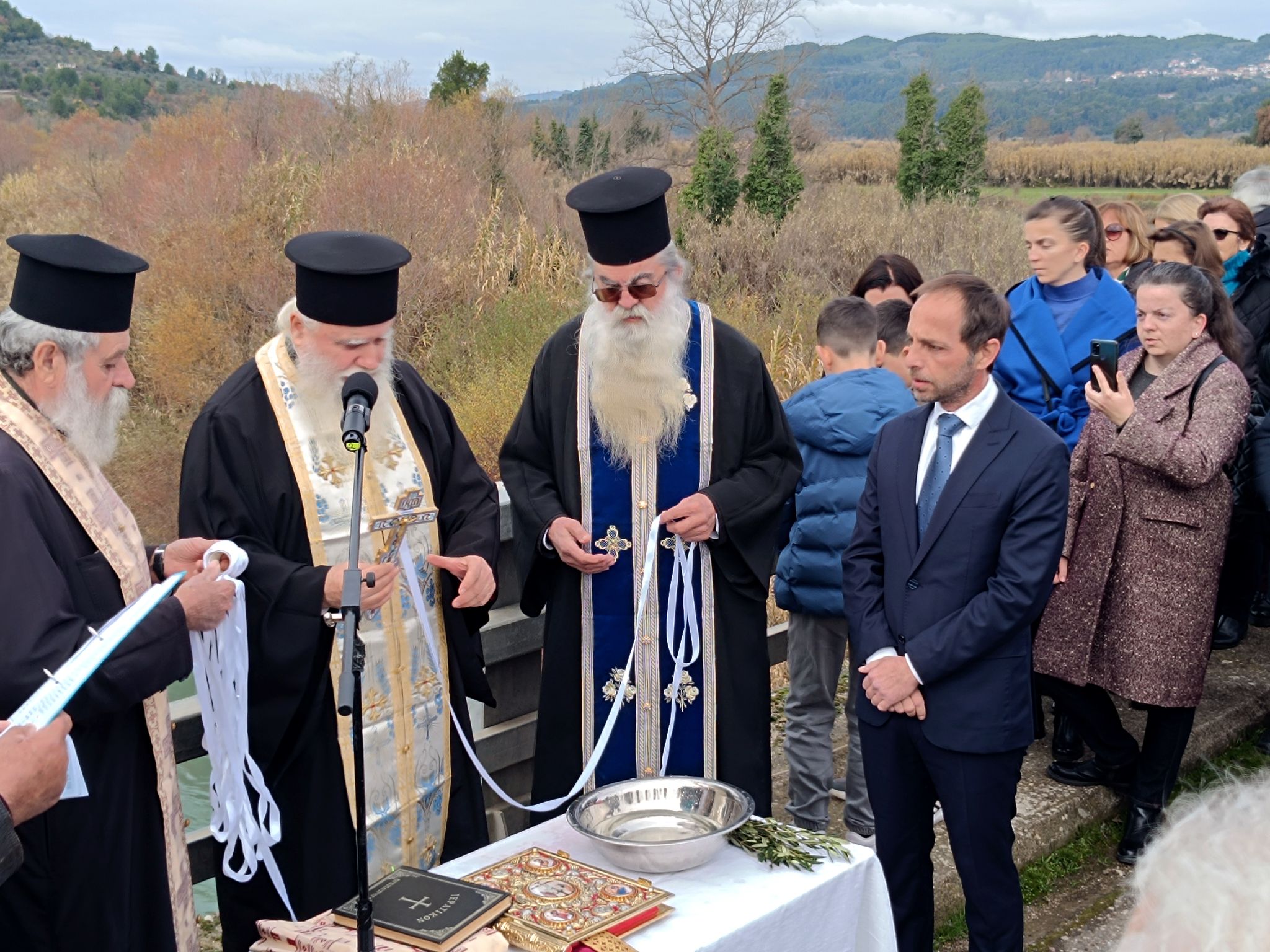Δήμος Αρχαίας Ολυμπίας: Γιόρτασαν τα Θεοφάνεια σε Άσπρα Σπίτια &  Κακοτάρι