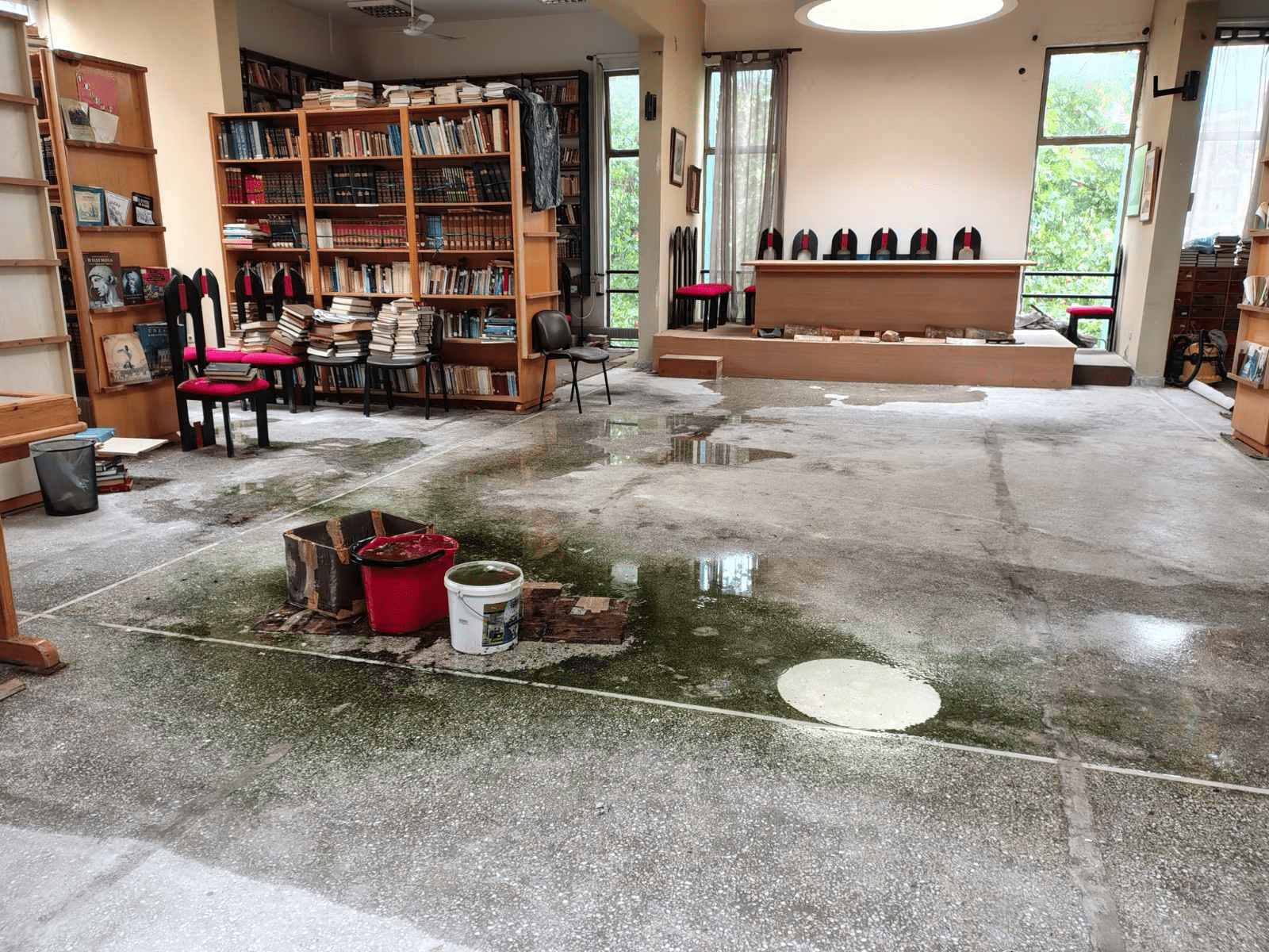 Βιβλιοθήκη Αμαλιάδας – Δεν μας έπρεπε… Και δεν μας πρέπει …