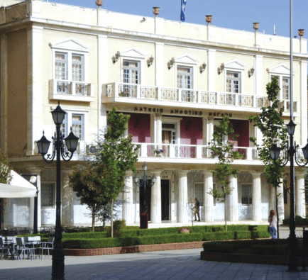 Ο Πύργος φωτίζεται ροζ για τον Καρκίνο του Μαστού