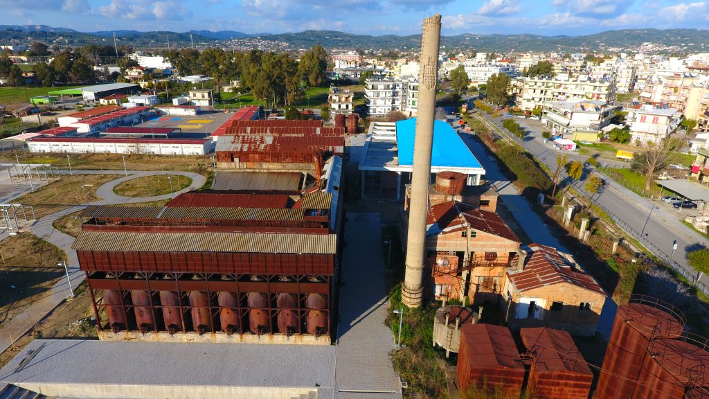 Δήμος Πύργου: Υπεγράφη η σύμβαση για την ανάδειξη της καμινάδας του πρώην εργοστασίου «Ξυστρή»