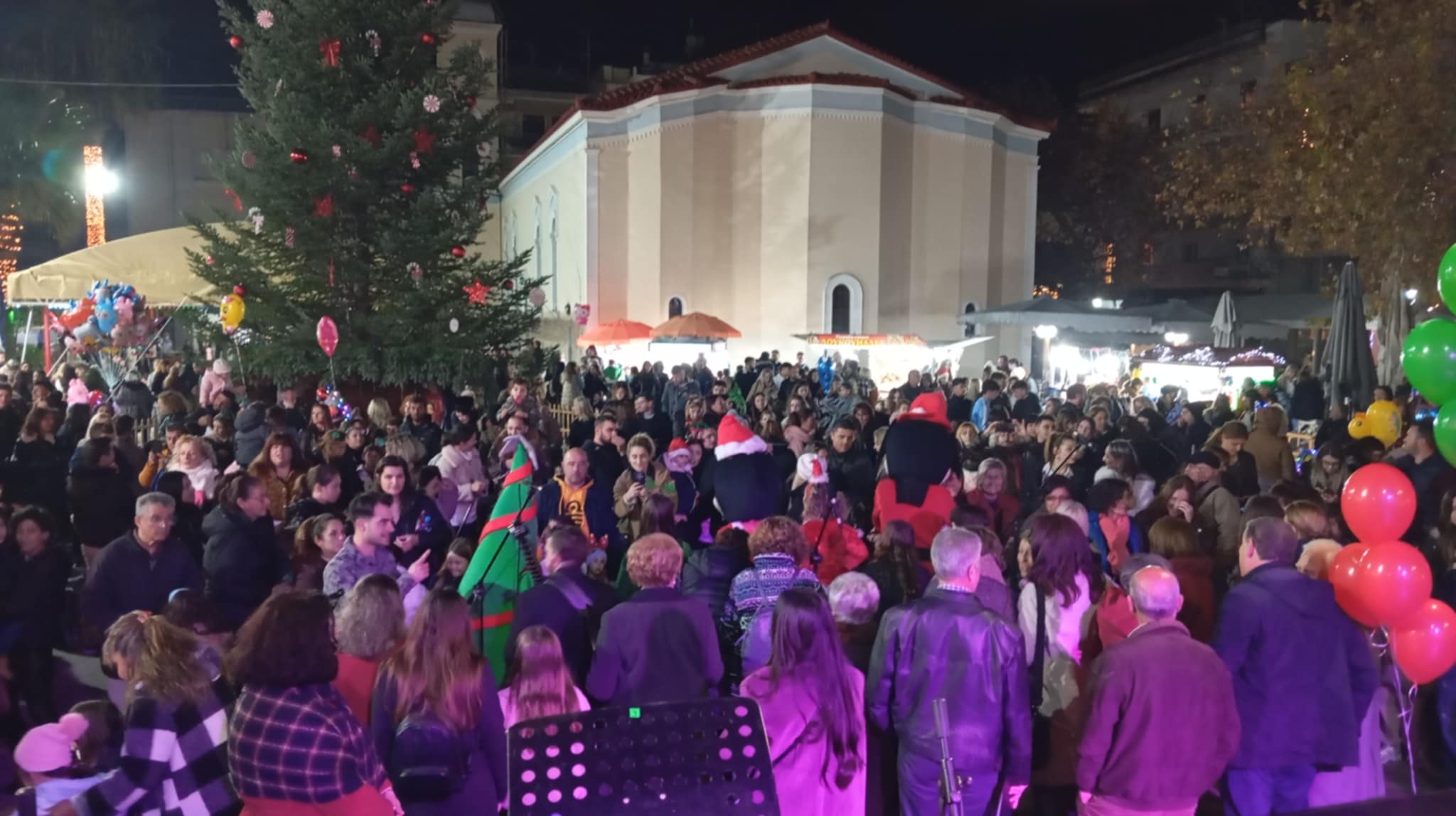 Η Αμαλιάδα άναψε το φως των Χριστουγέννων – Εντυπωσιακή έναρξη των εορταστικών εκδηλώσεων του Δήμου Ήλιδας