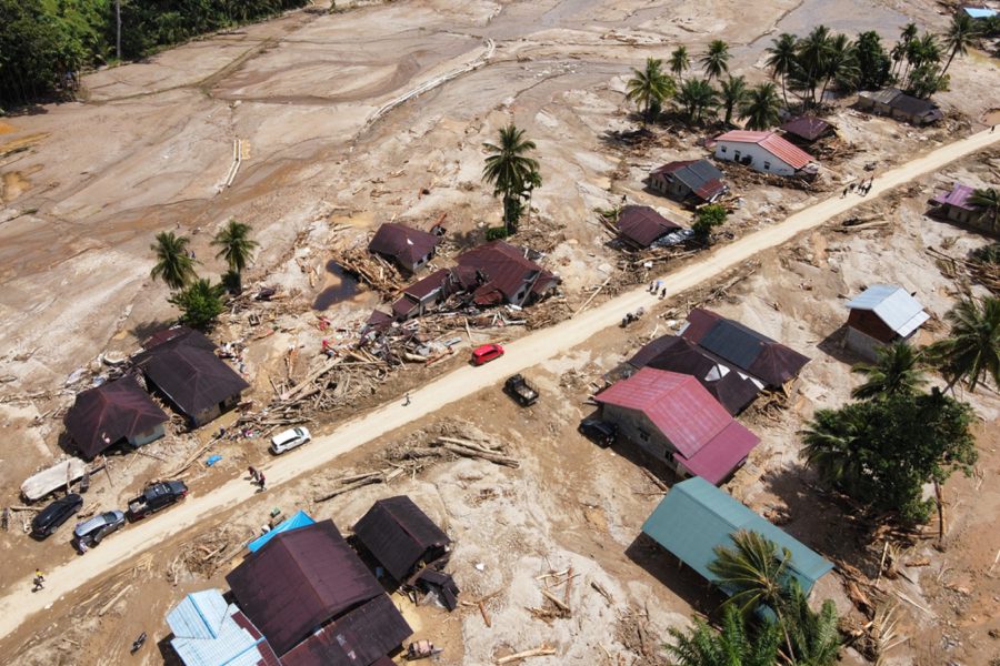 Ασία: Πάνω από 1.110 νεκροί από τις πλημμύρες και τις κατολισθήσεις – Εκατοντάδες αγνοούμενοι (Εικόνες και βίντεο)