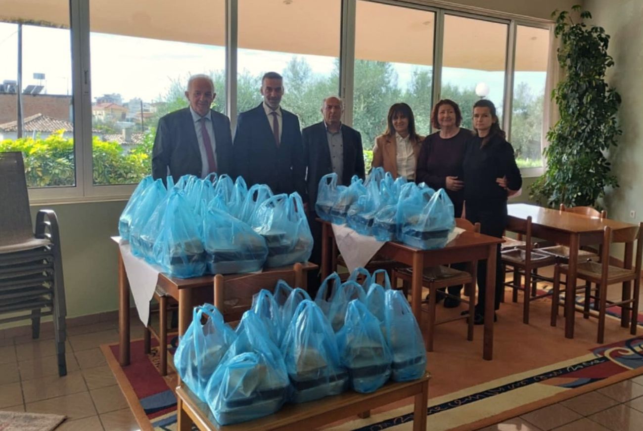 Χριστουγεννιάτικο γεύμα αγάπης από τον Δήμο Ήλιδας
