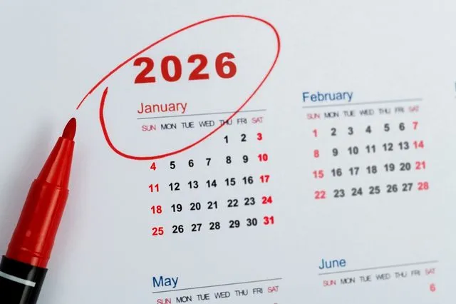 Όλες οι αργίες του 2026 – Τα τριήμερα της νέας χρονιάς