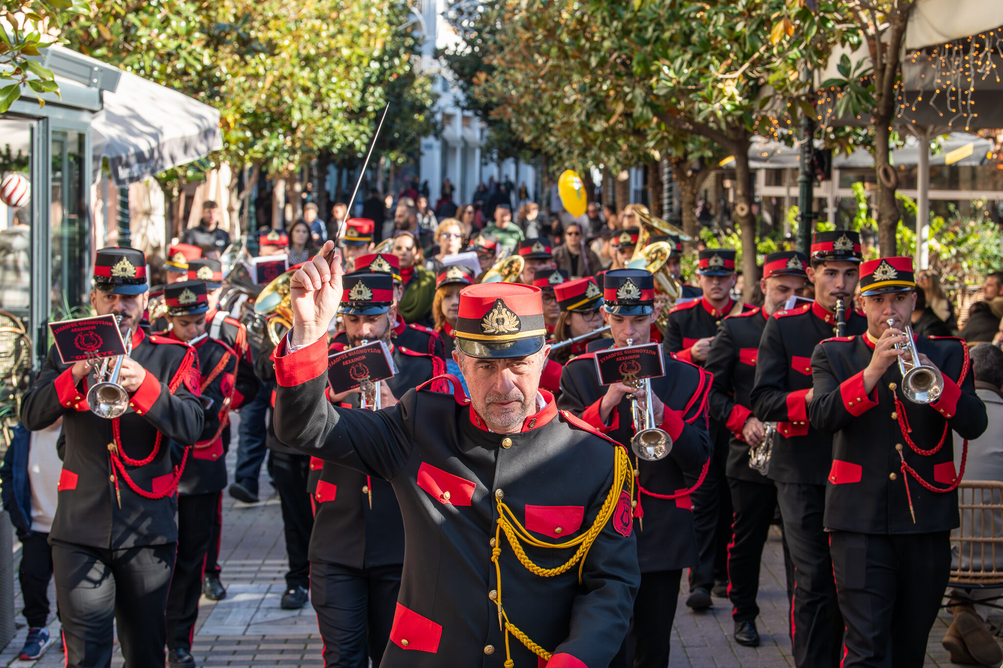 Χριστουγεννιάτικες μελωδίες στον Πύργο από τη Φιλαρμονική Λεχαινών [video]