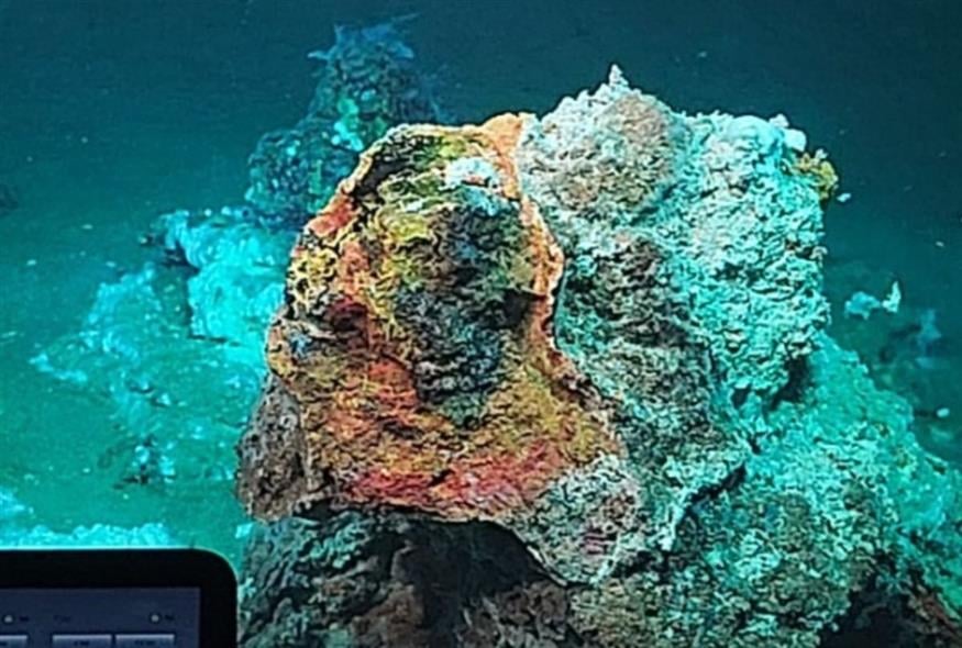 Μήλος: Τα υδροθερμικά μυστικά που κρύβει ο βυθός του νησιού