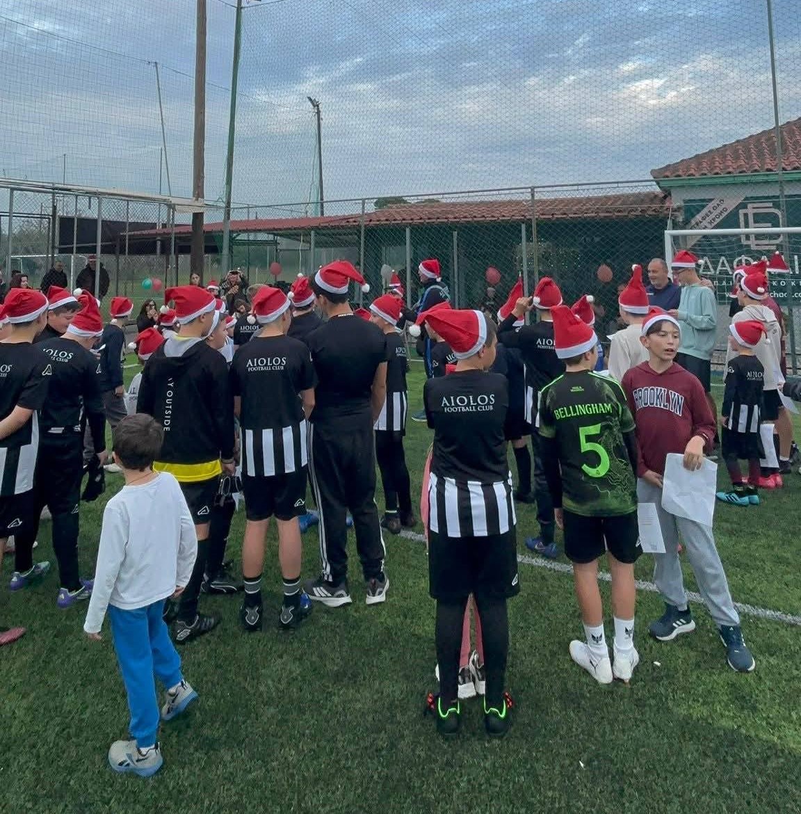 Ακαδημία Αιόλου Πύργου: Με μουσική και ποδόσφαιρο η Χριστουγεννιάτικη εκδήλωση